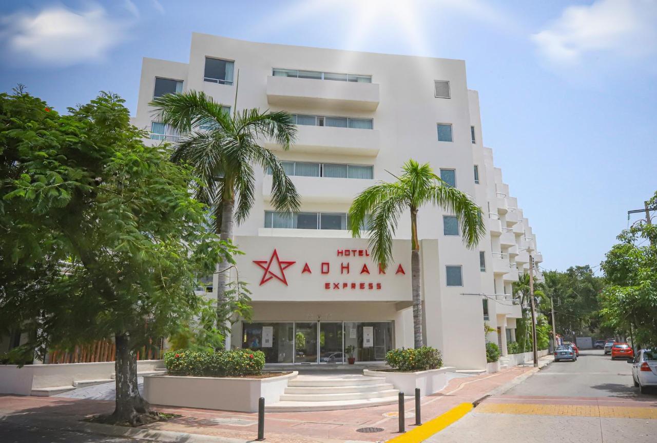 Adhara Express Hotel Cancun Exterior photo