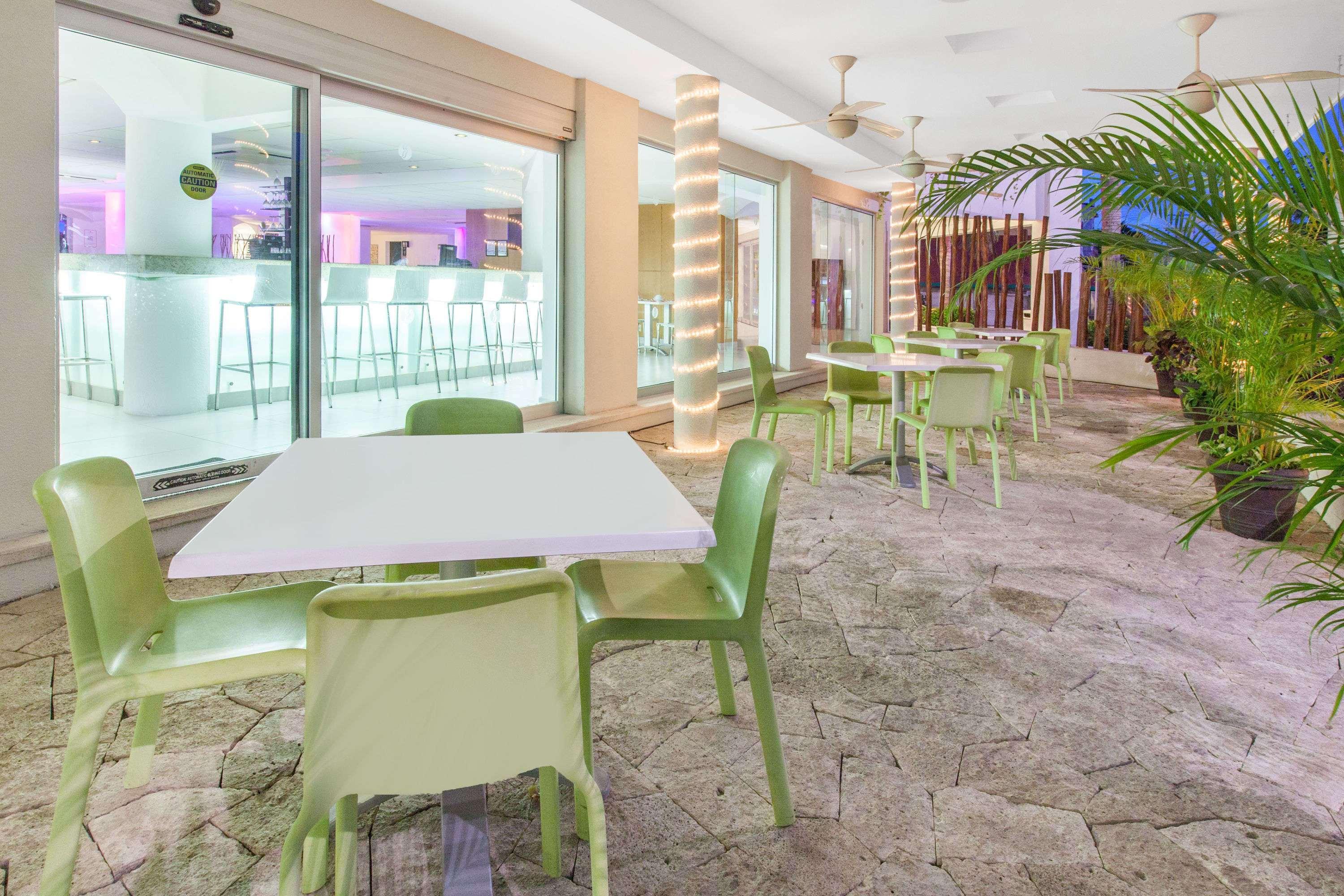 Adhara Express Hotel Cancun Exterior photo